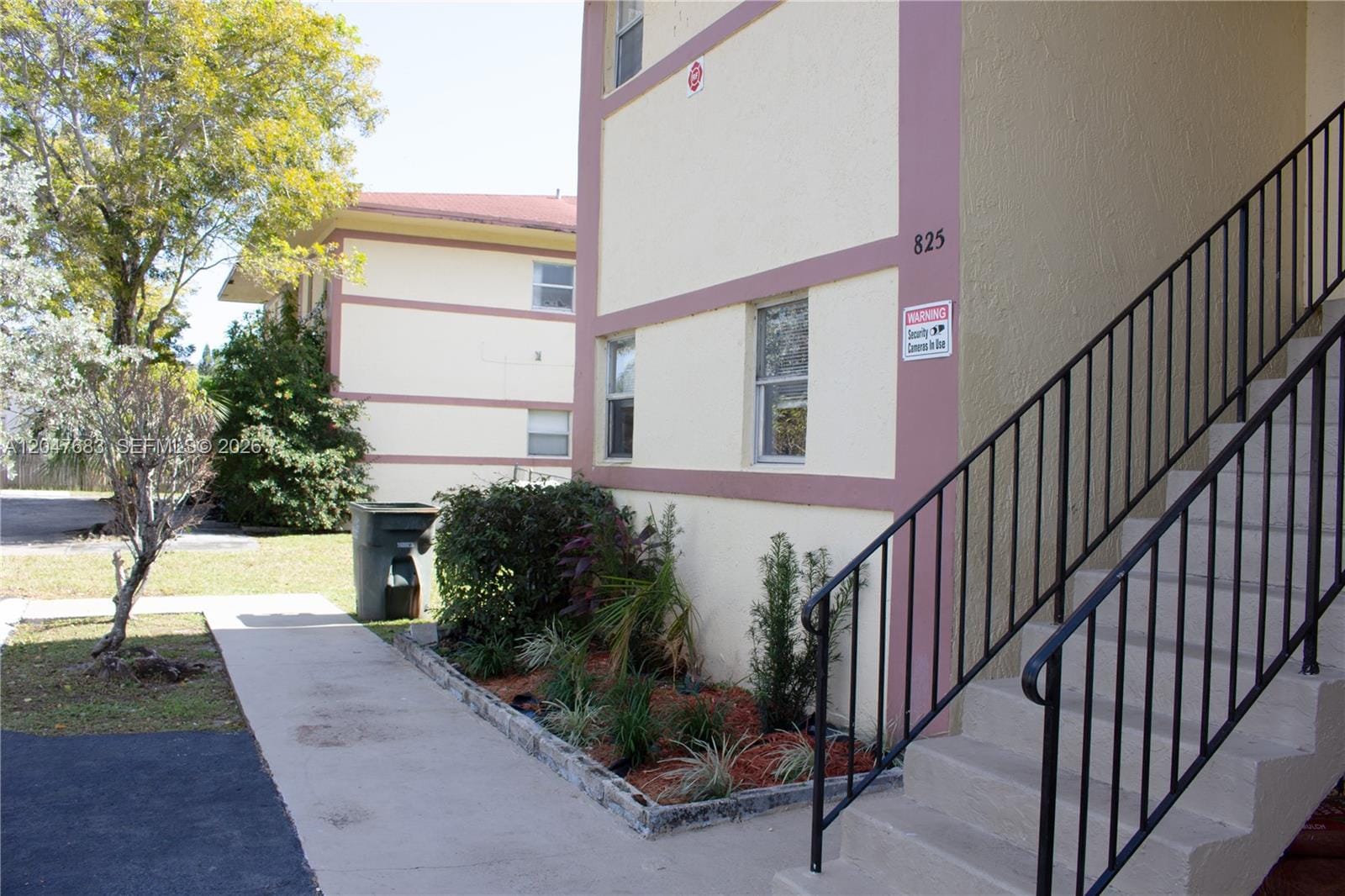 825 SW 10th Street B — photo 8