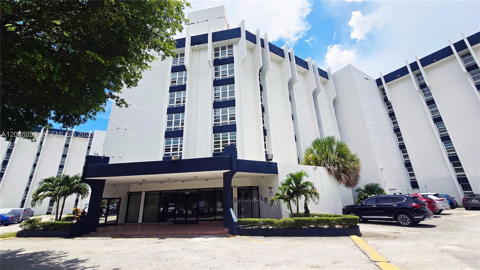 9682 Fontainebleau Boulevard 203, Miami, FL 33172