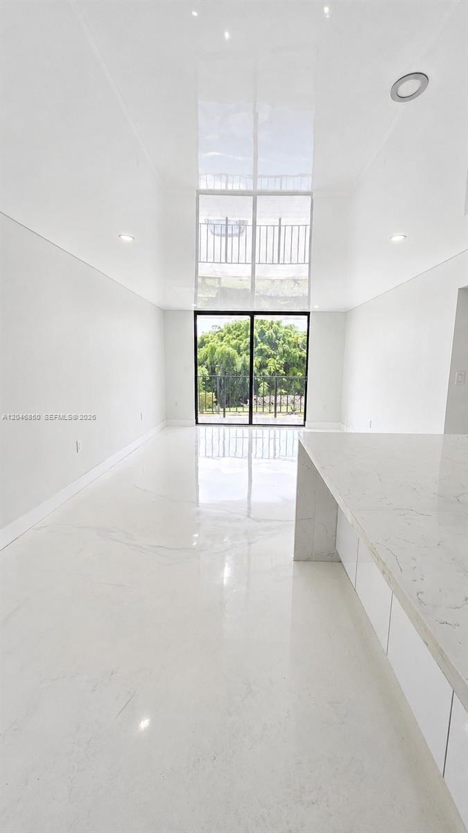 9682 Fontainebleau Boulevard 203, Miami, FL 33172