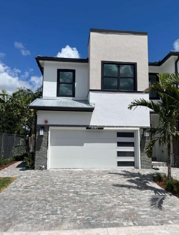 8345 NW 7th Place, Plantation, FL 33324