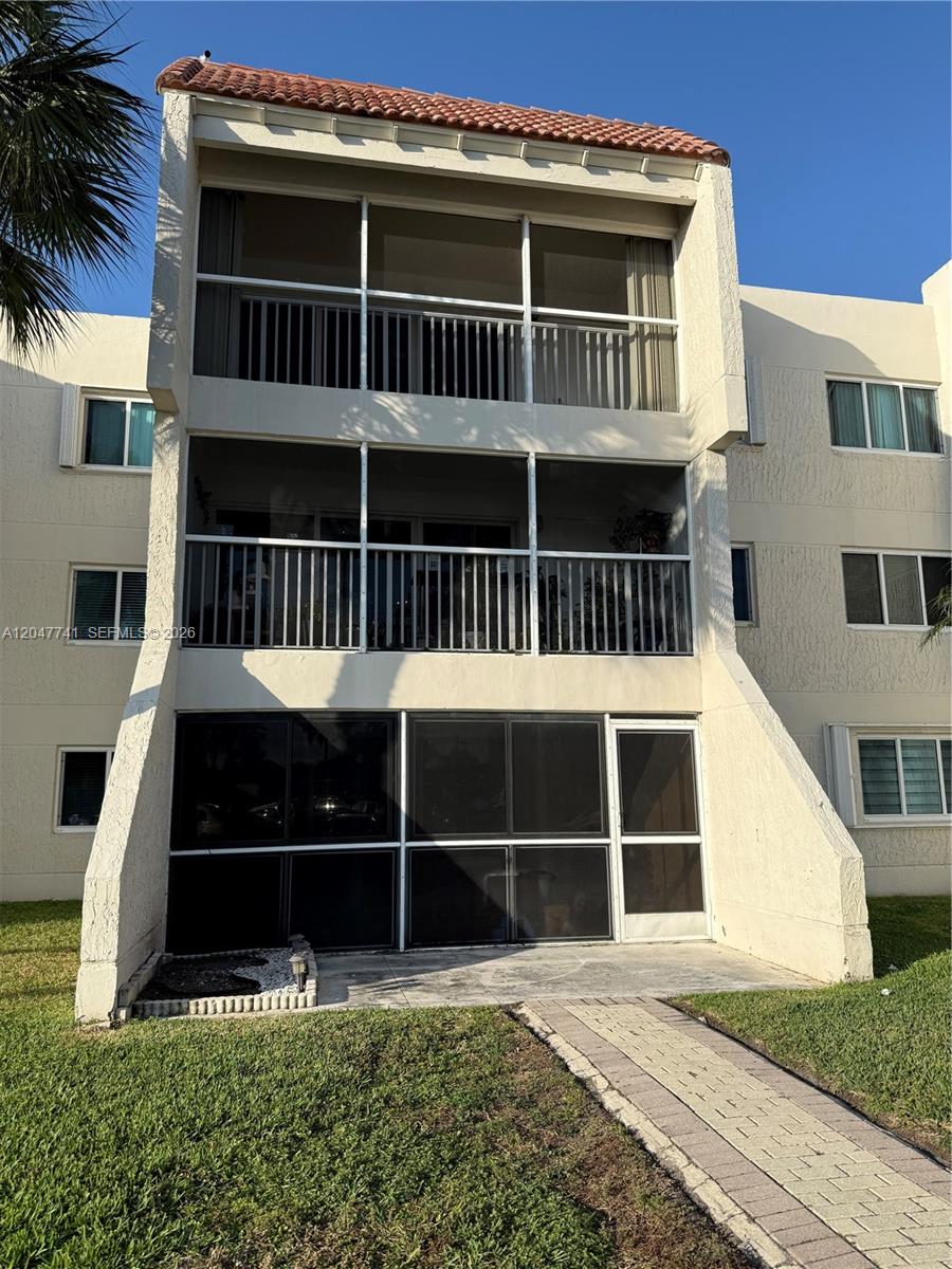 120 Lakeview Drive 114, Weston, FL 33326