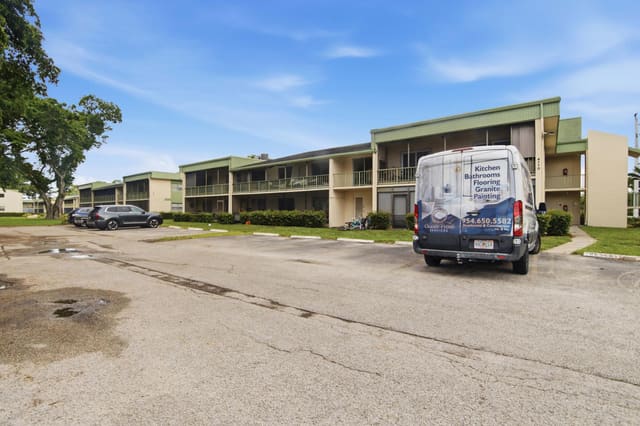 4110 NW 88th Avenue 205, Coral Springs, FL 33065