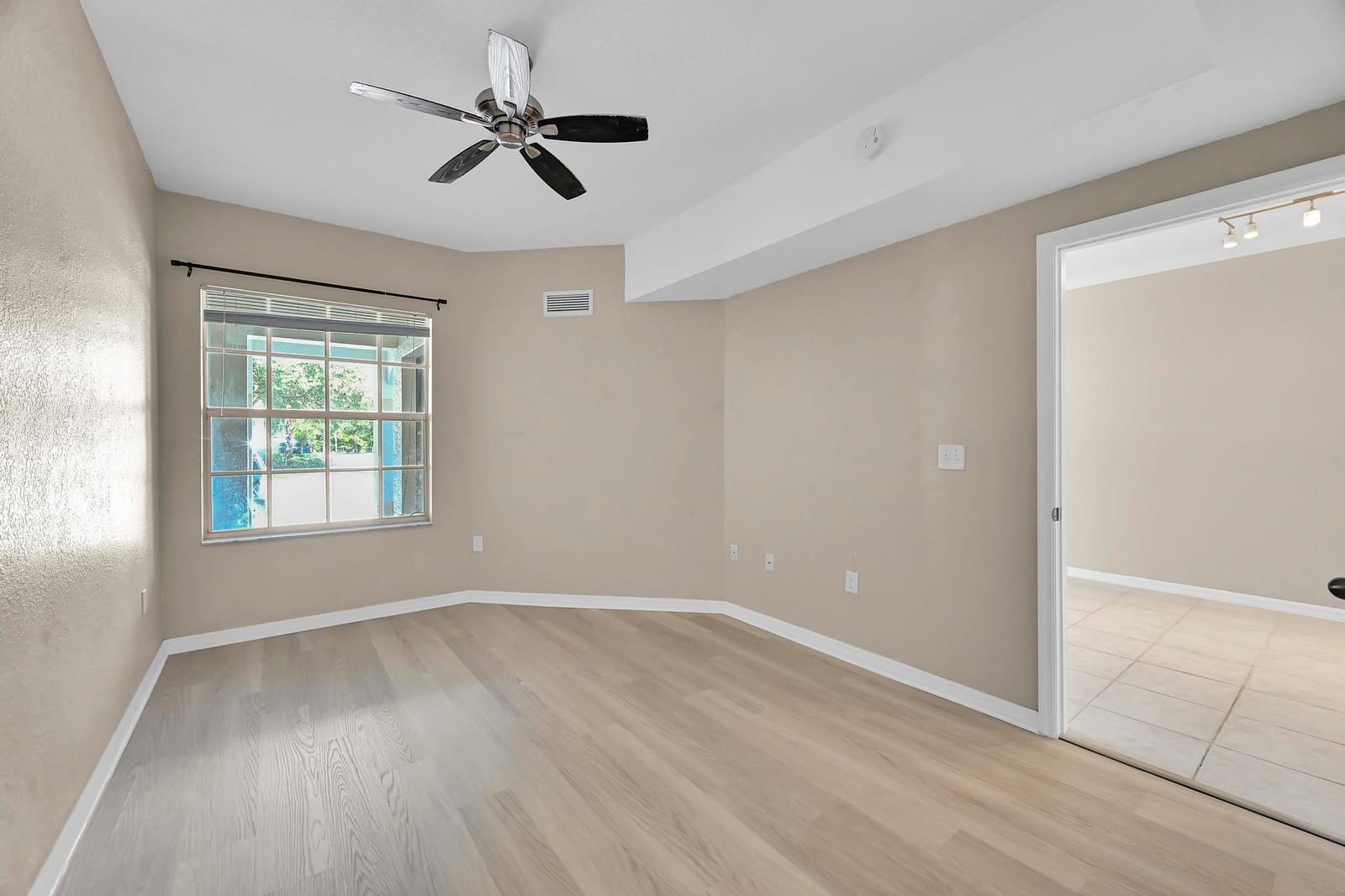 196 SE Kitching Circle — photo 8