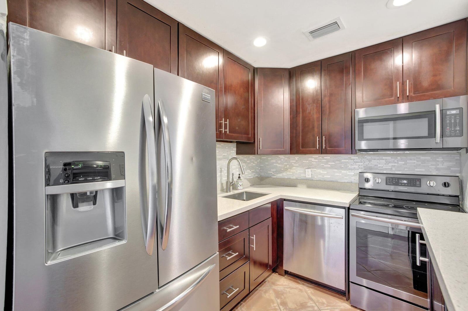 2400 NE 33rd Avenue 211, Fort Lauderdale, FL 33305 photo 14