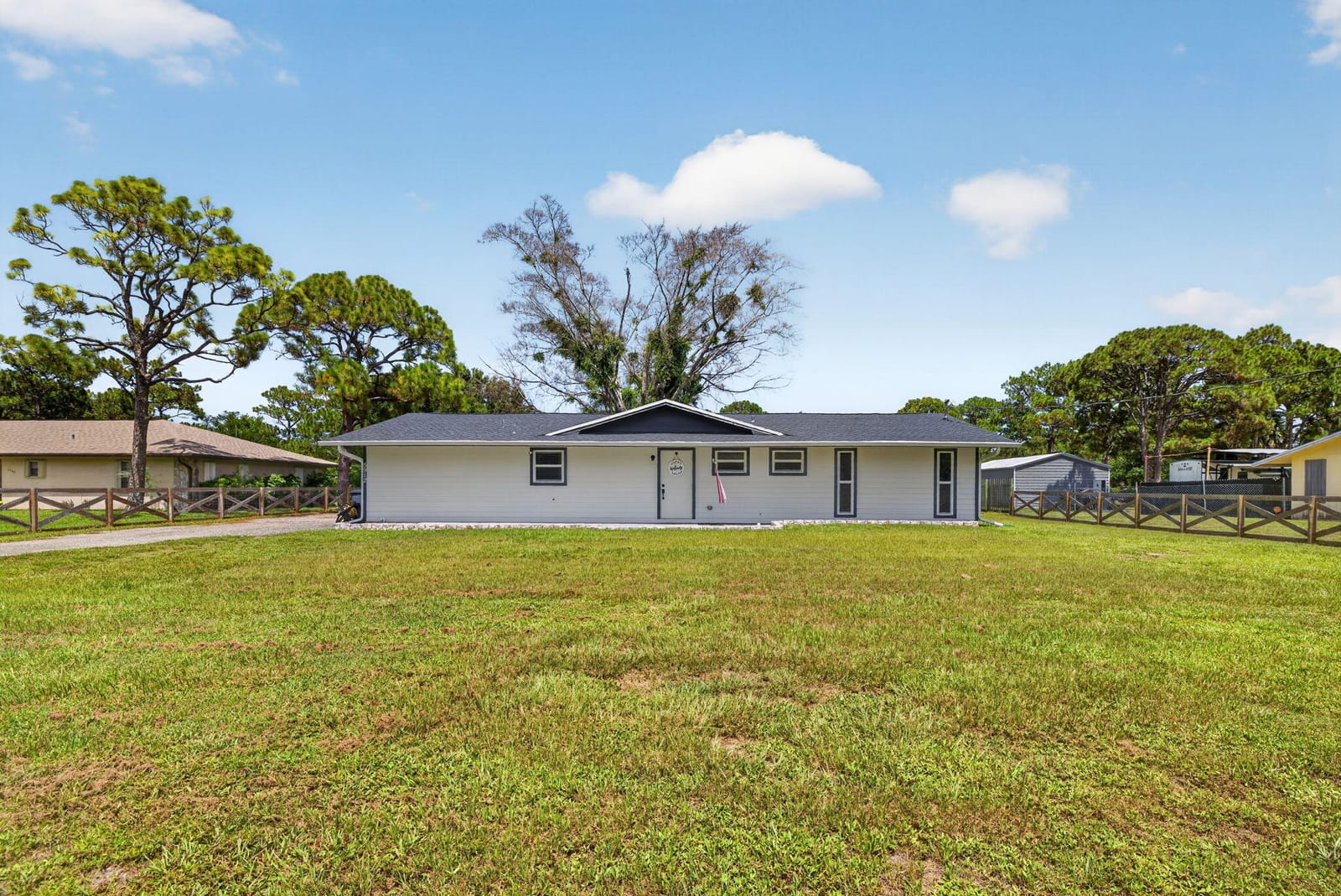 5912 Pinetree Drive, Fort Pierce, FL 34982 photo 2