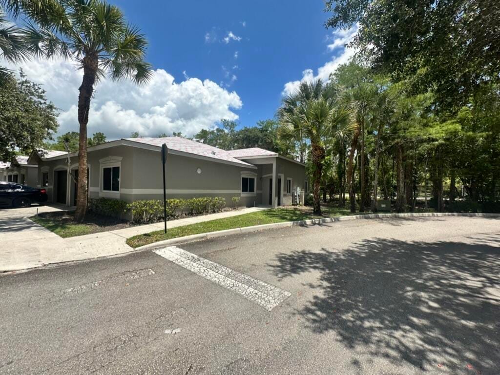 220 Crestwood Circle 106 — photo 4
