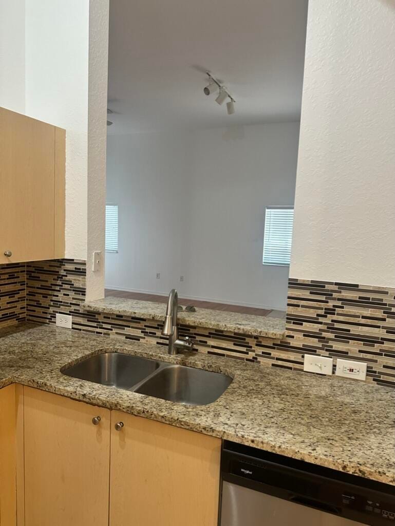 220 Crestwood Circle 106 — photo 9
