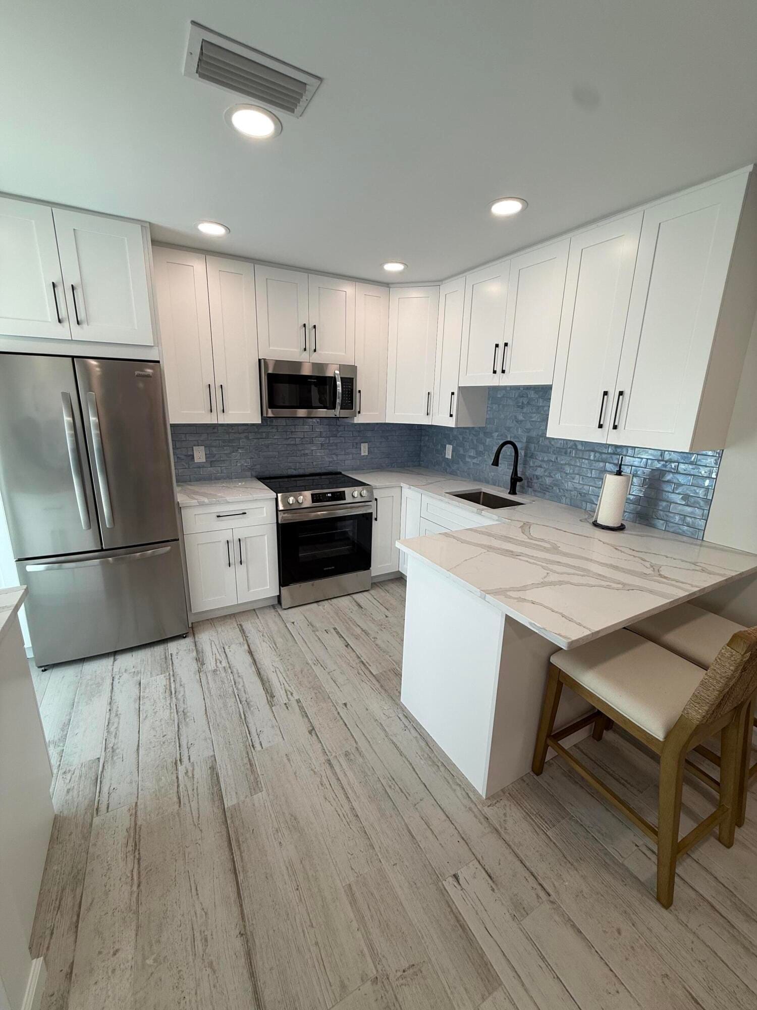 370 Wilma Circle 6 — photo 4