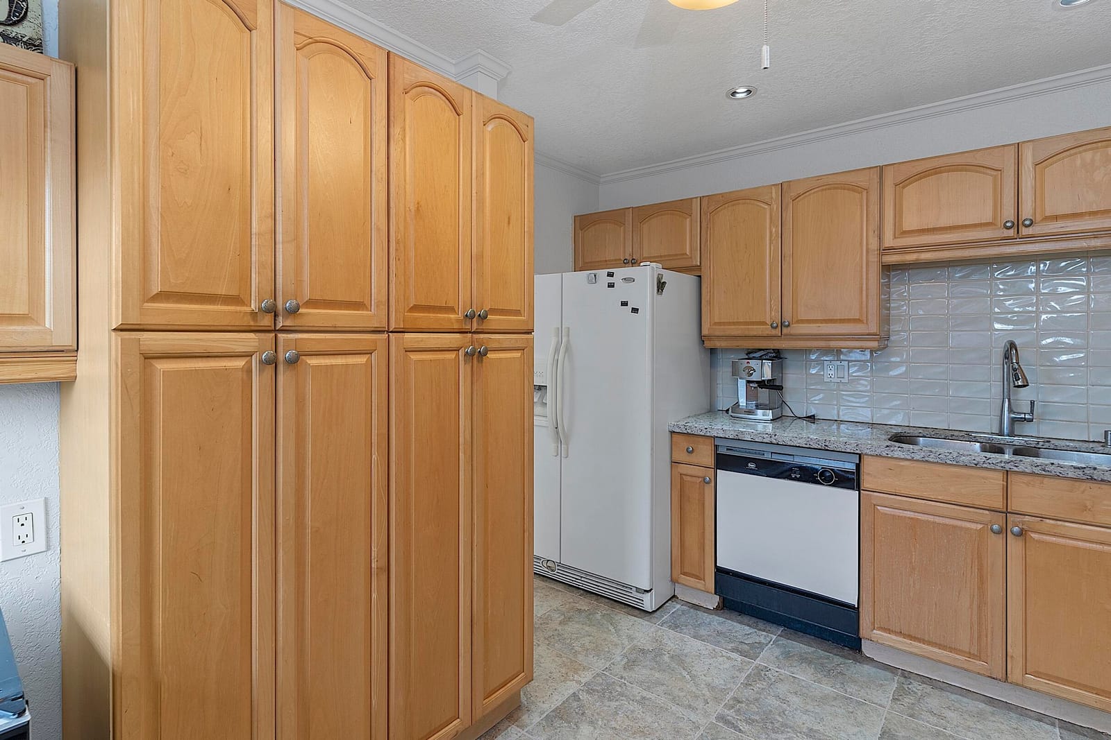 300 NE 14th Avenue 501, Hallandale, FL 33009 photo 24