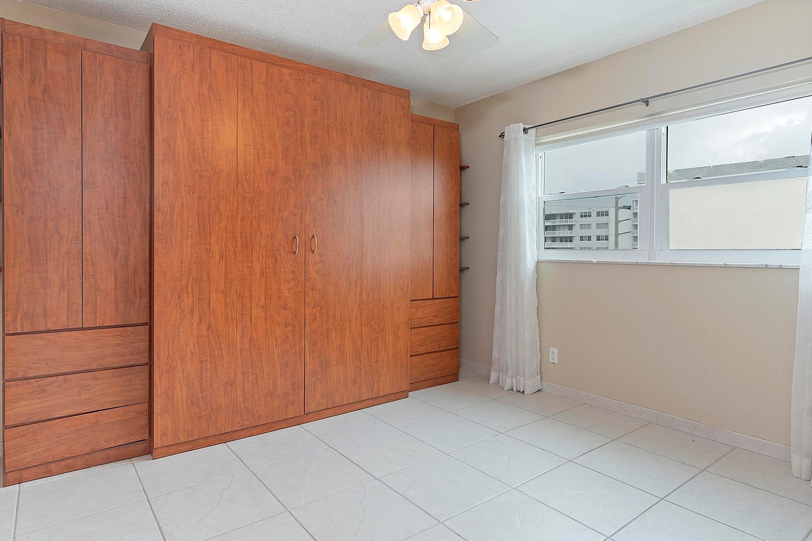 300 NE 14th Avenue 501, Hallandale, FL 33009 photo 28