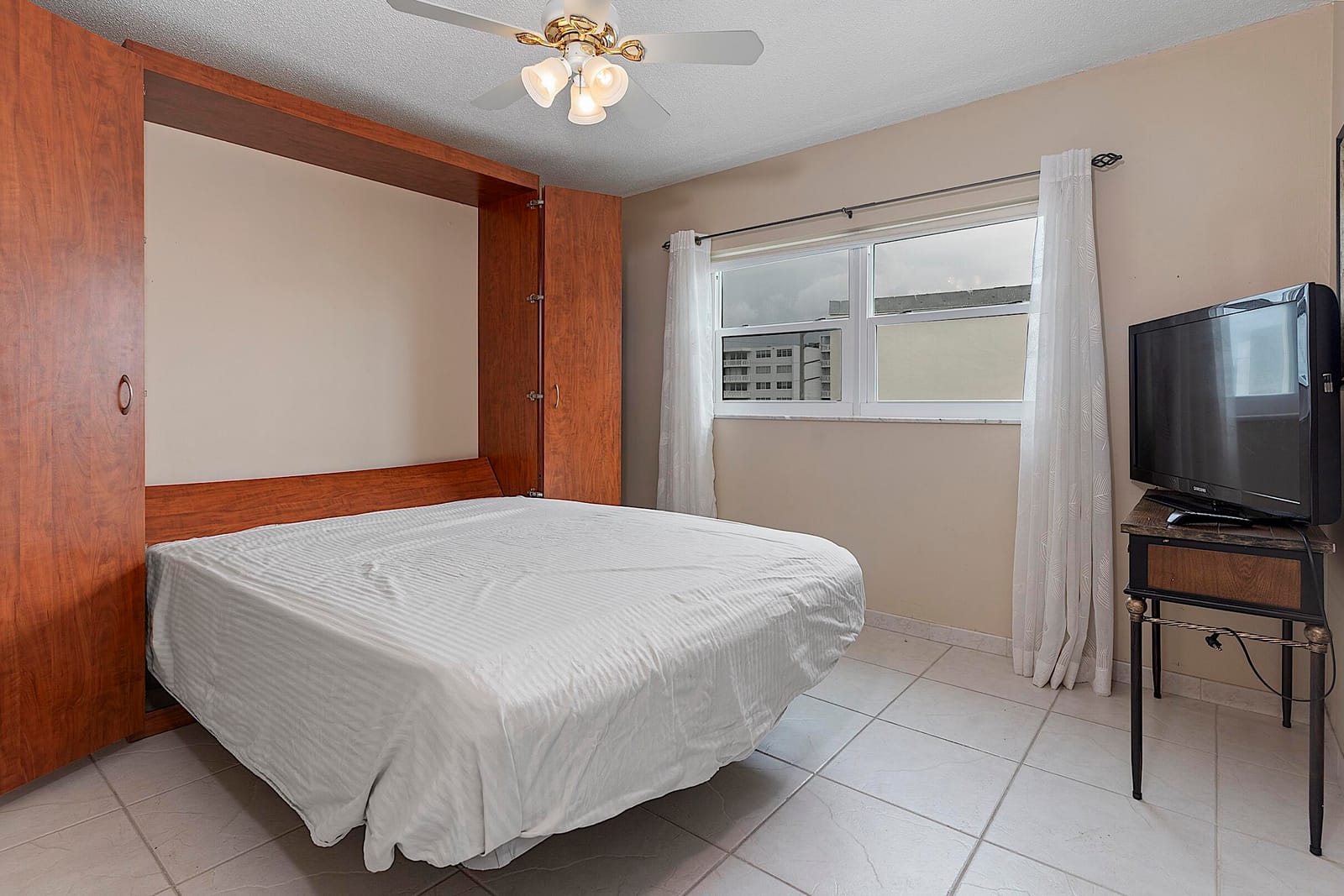 300 NE 14th Avenue 501, Hallandale, FL 33009 photo 30