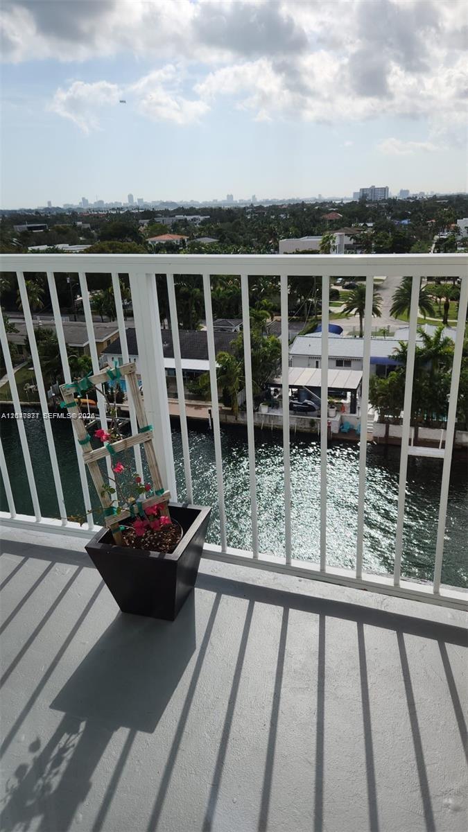 2000 NE 135th Street 806, North Miami, FL 33181