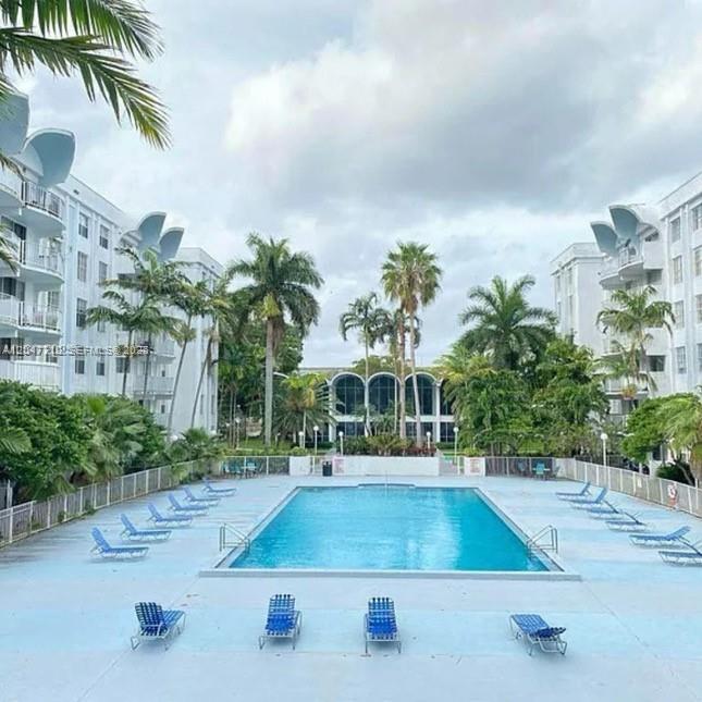 492 NW 165th St Road C415, Miami, FL 33169