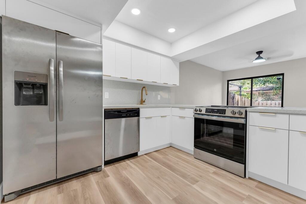 4281 NW 76th Avenue, Davie, FL 33328