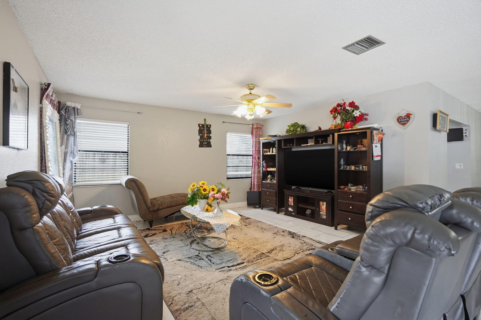 1301 SW 75th Avenue — photo 2