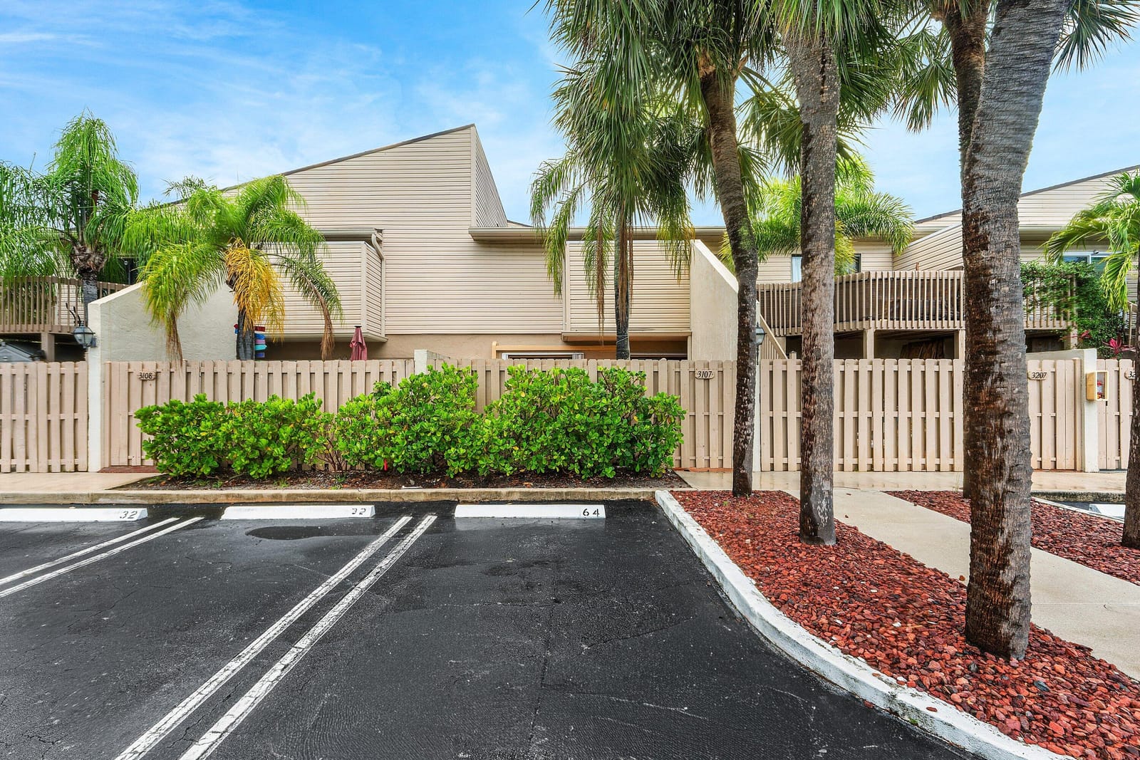 612 Executive Center Drive 107 — photo 2