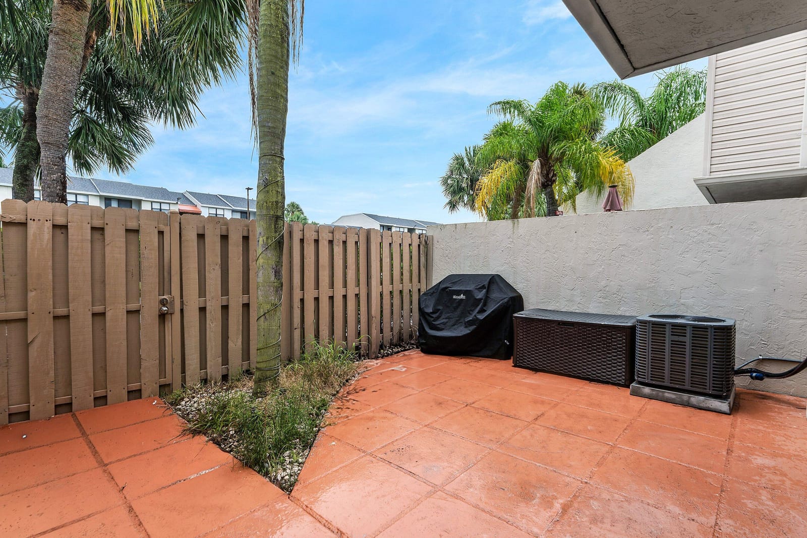612 Executive Center Drive 107 — photo 3