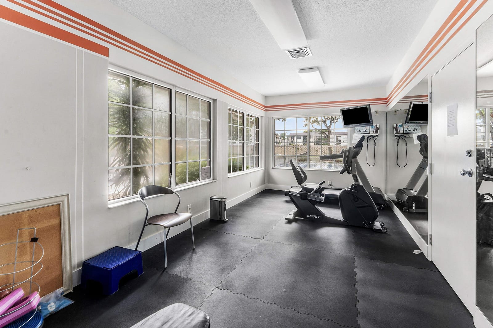 612 Executive Center Drive 107 — photo 9