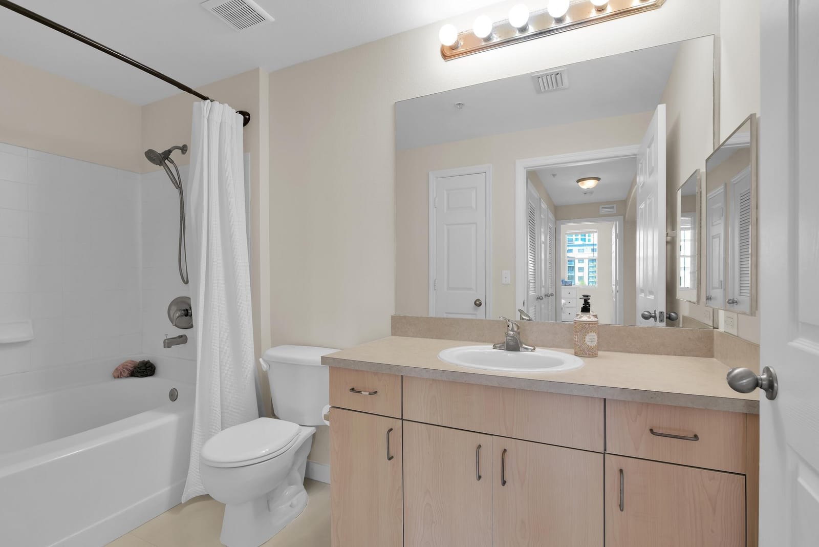533 NE 3rd Avenue 432, Fort Lauderdale, FL 33301 photo 15