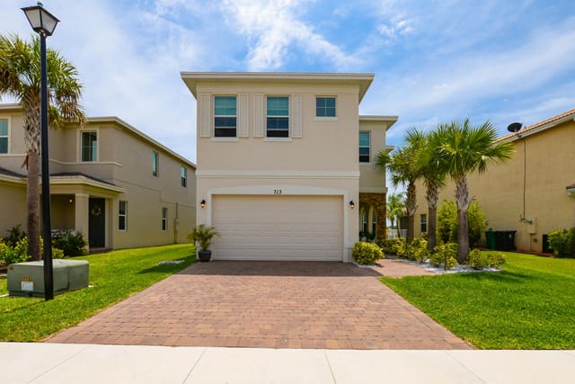713 NW Leonardo Circle, Port St. Lucie, FL 34986