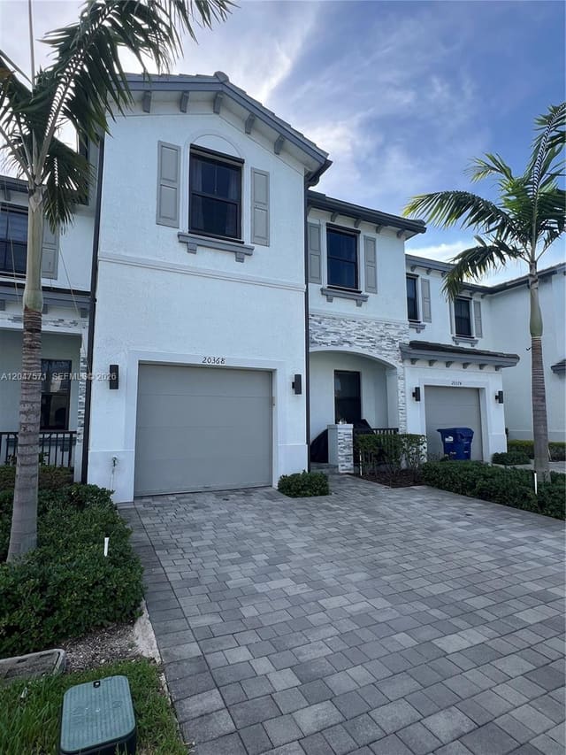 20368 NW 4th Path, Vista Lago, Miami Gardens, FL