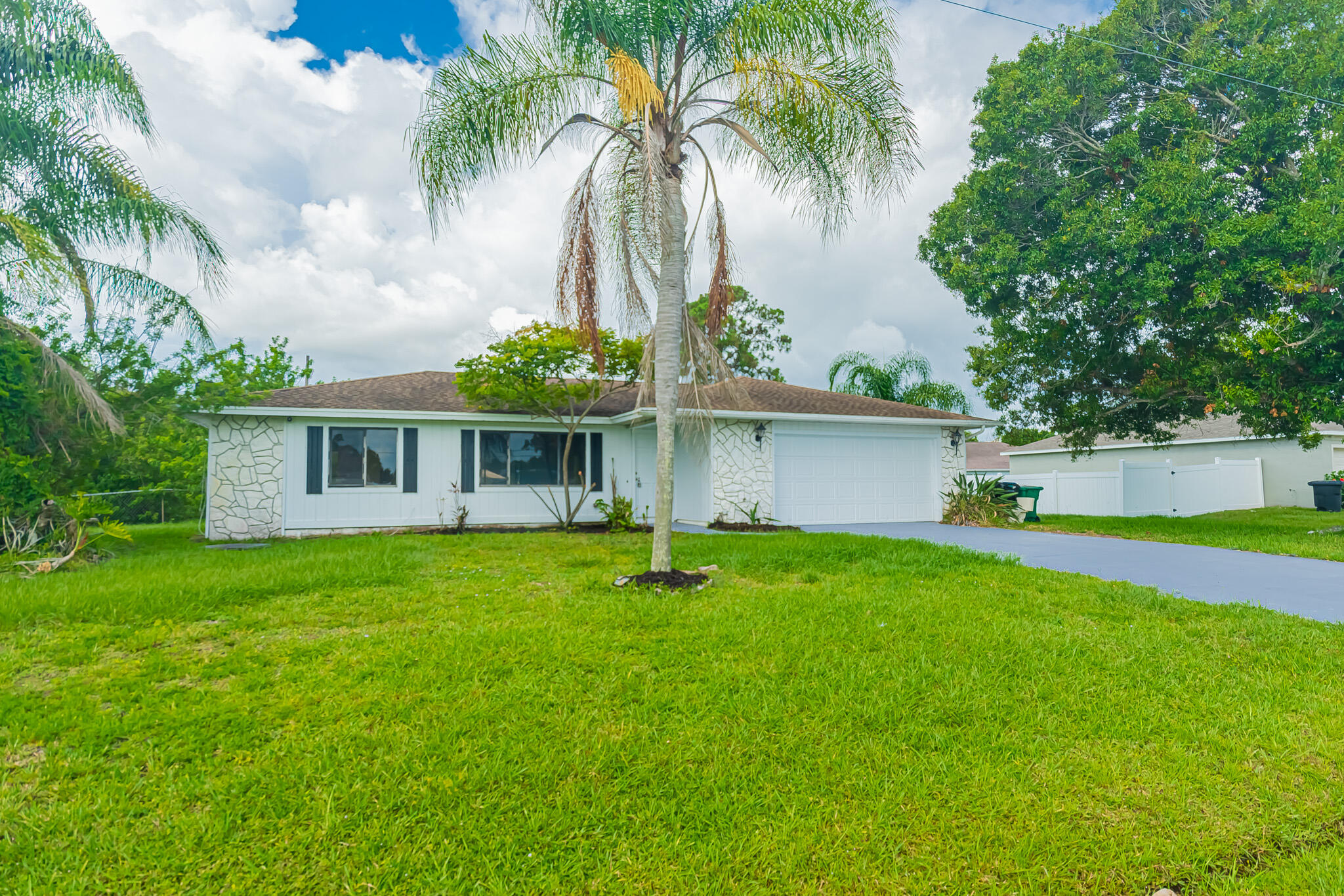 922 SE Thornhill Drive, Port St. Lucie, FL 34983