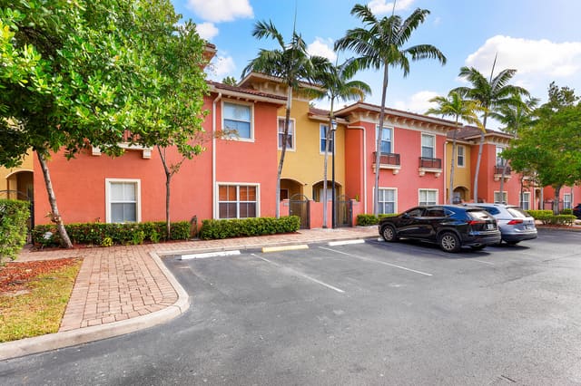 2851 W Prospect 506, Tuscan Villas, Tamarac, FL