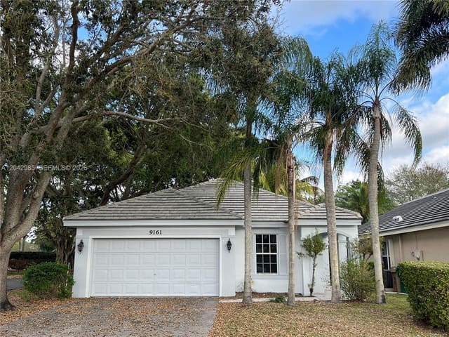 9161 Lake Park Circle N, Davie, FL 33328