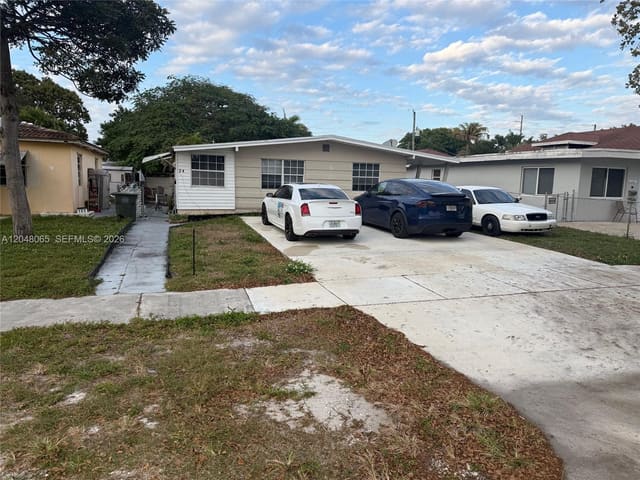 34 SW 5th Street 12, Hallandale Beach, FL 33009