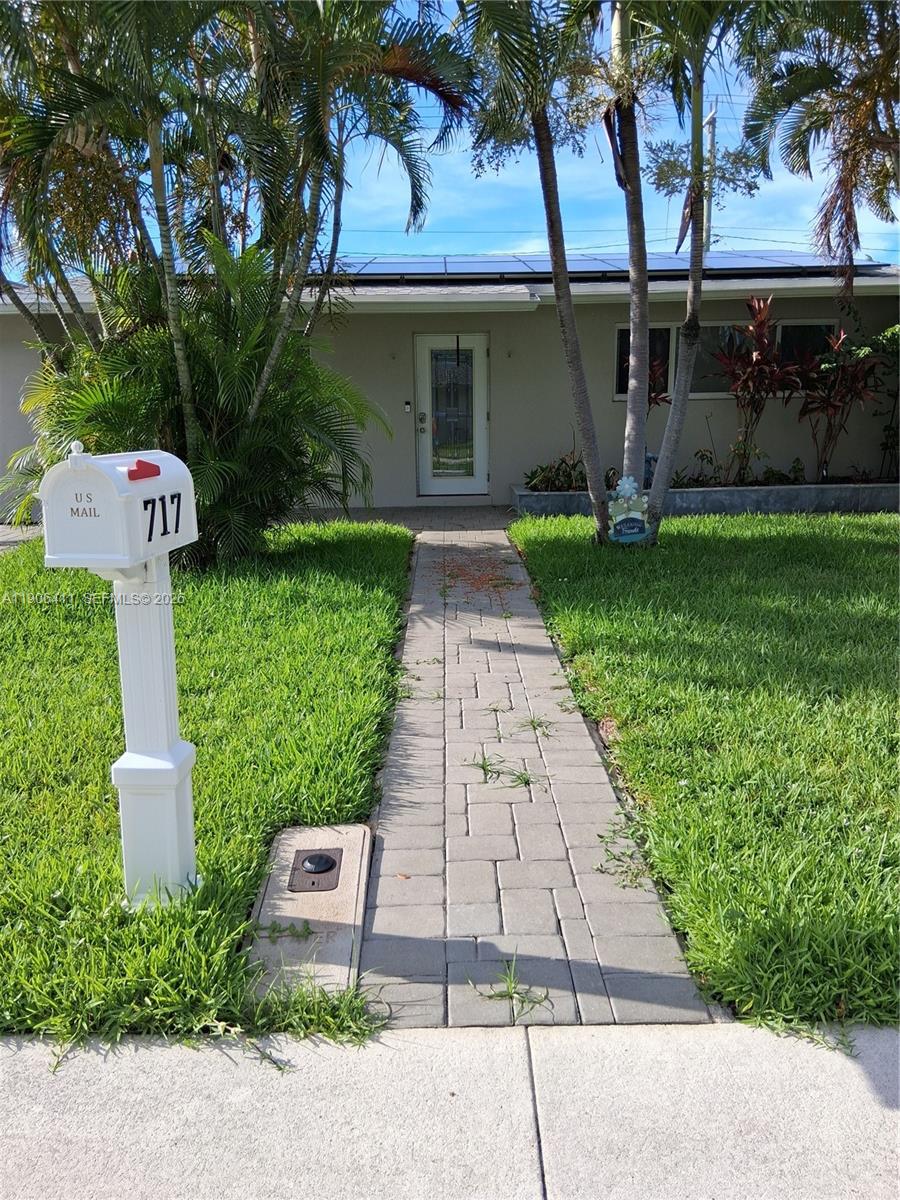 717 SE 2nd Street, Deerfield Beach, FL 33441