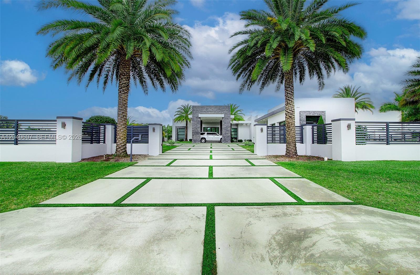 13052 NW 102nd Avenue, Hialeah Gardens, FL 33018