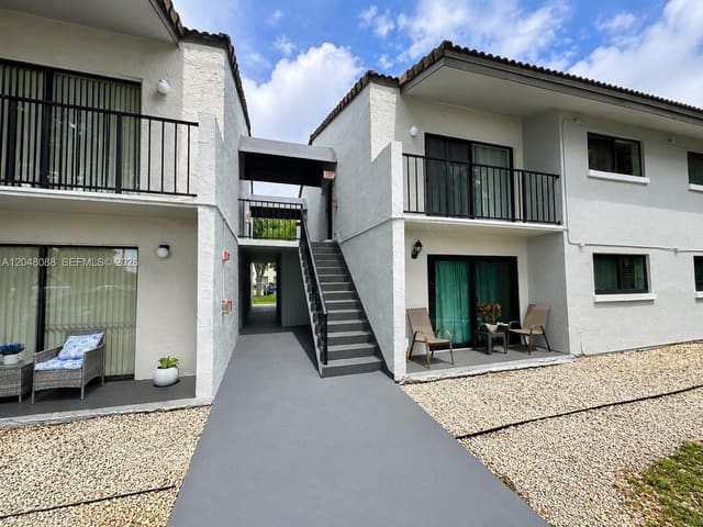 7095 NW 179th Street 209, Villa Bellini, Hialeah, FL