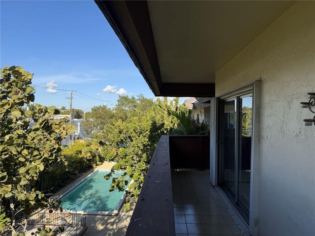 1205 Mariposa Avenue 413, Coral Gables, FL 33146