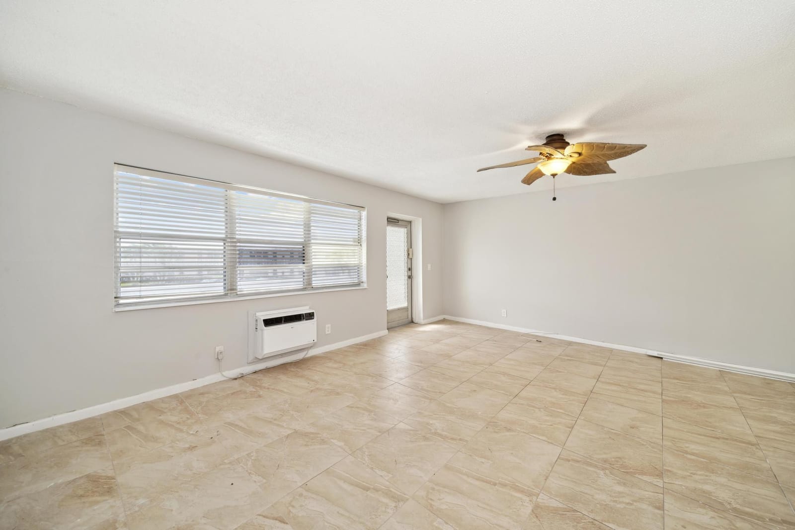 114 Northampton F 114 — photo 3