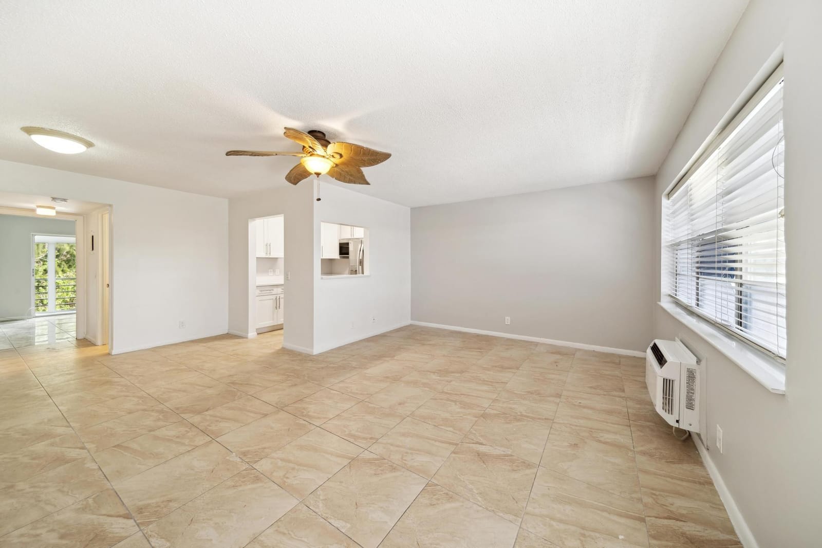 114 Northampton F 114 — photo 4