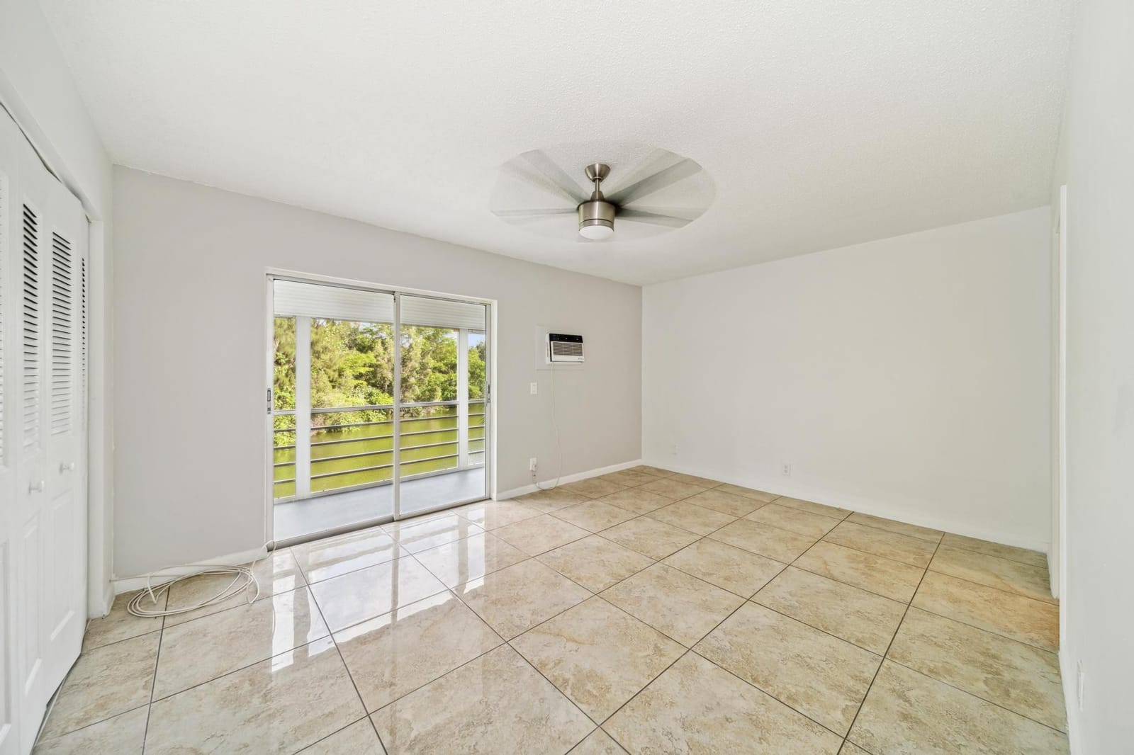 114 Northampton F 114 — photo 10