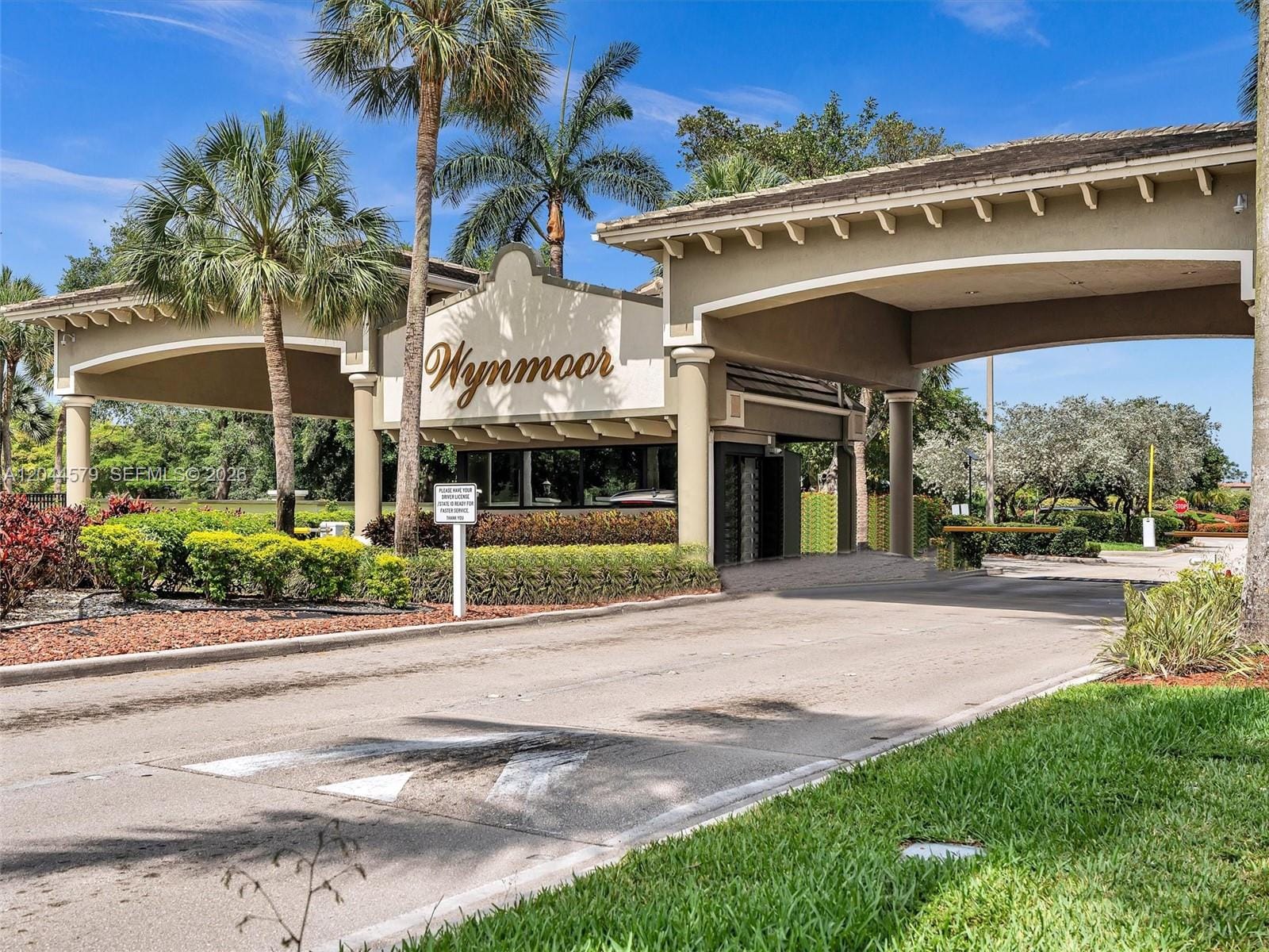 1212 SE Bahama Bend G1 — photo 2