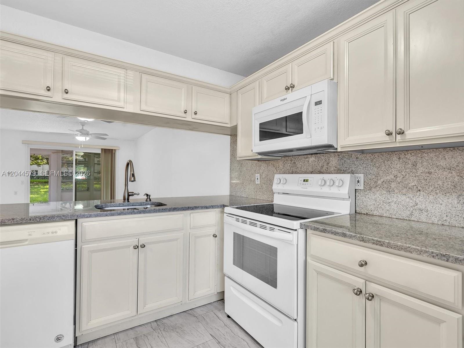 1212 SE Bahama Bend G1 — photo 11