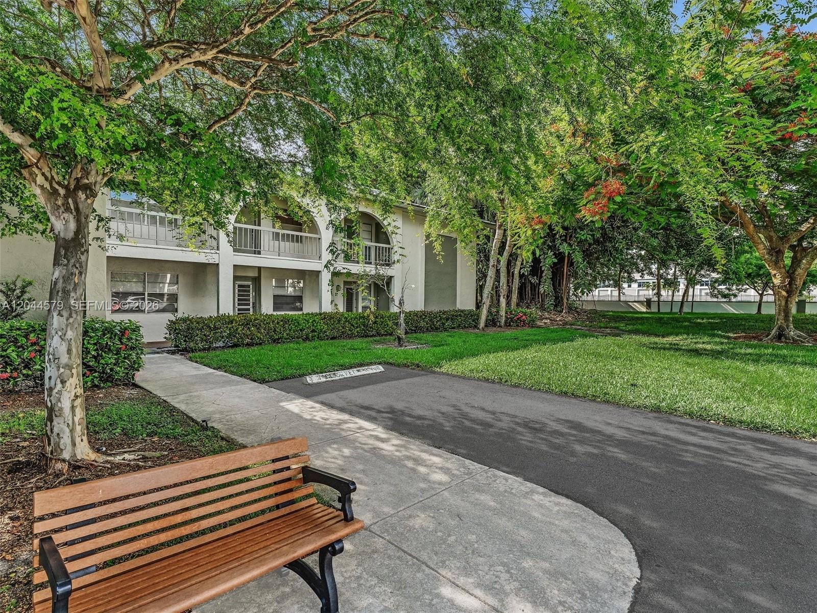 1212 SE Bahama Bend G1 — photo 3