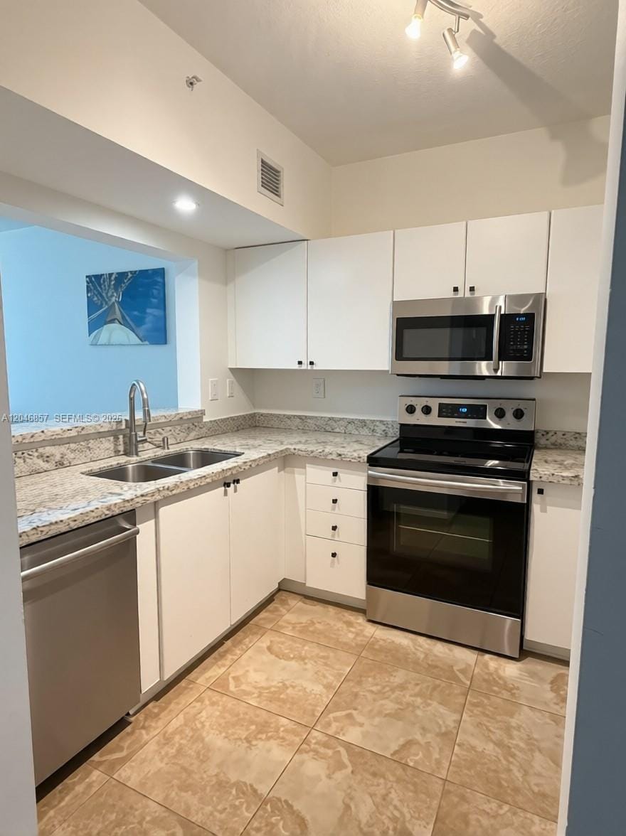 3020 NE 32nd Avenue 615 — photo 3