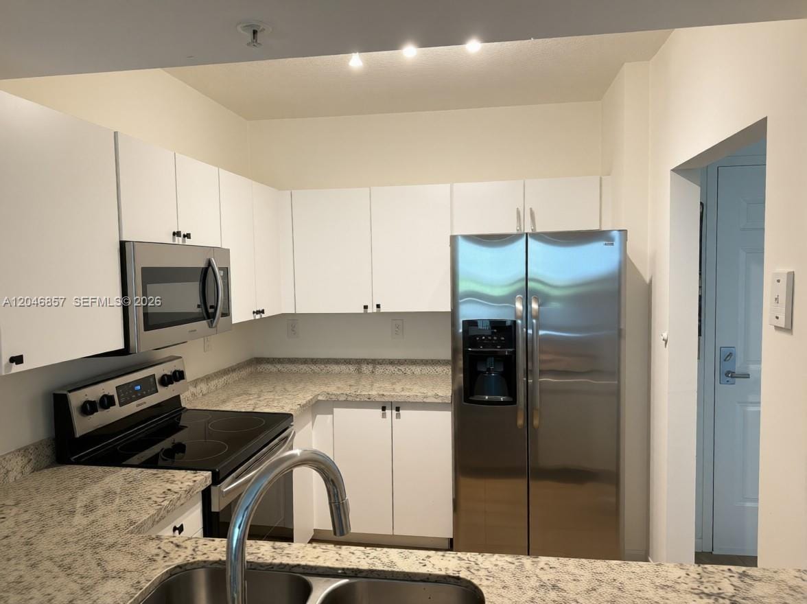 3020 NE 32nd Avenue 615 — photo 4