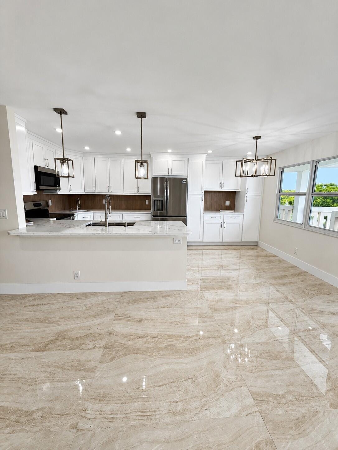 4047 Ainslie C 4047 — photo 1