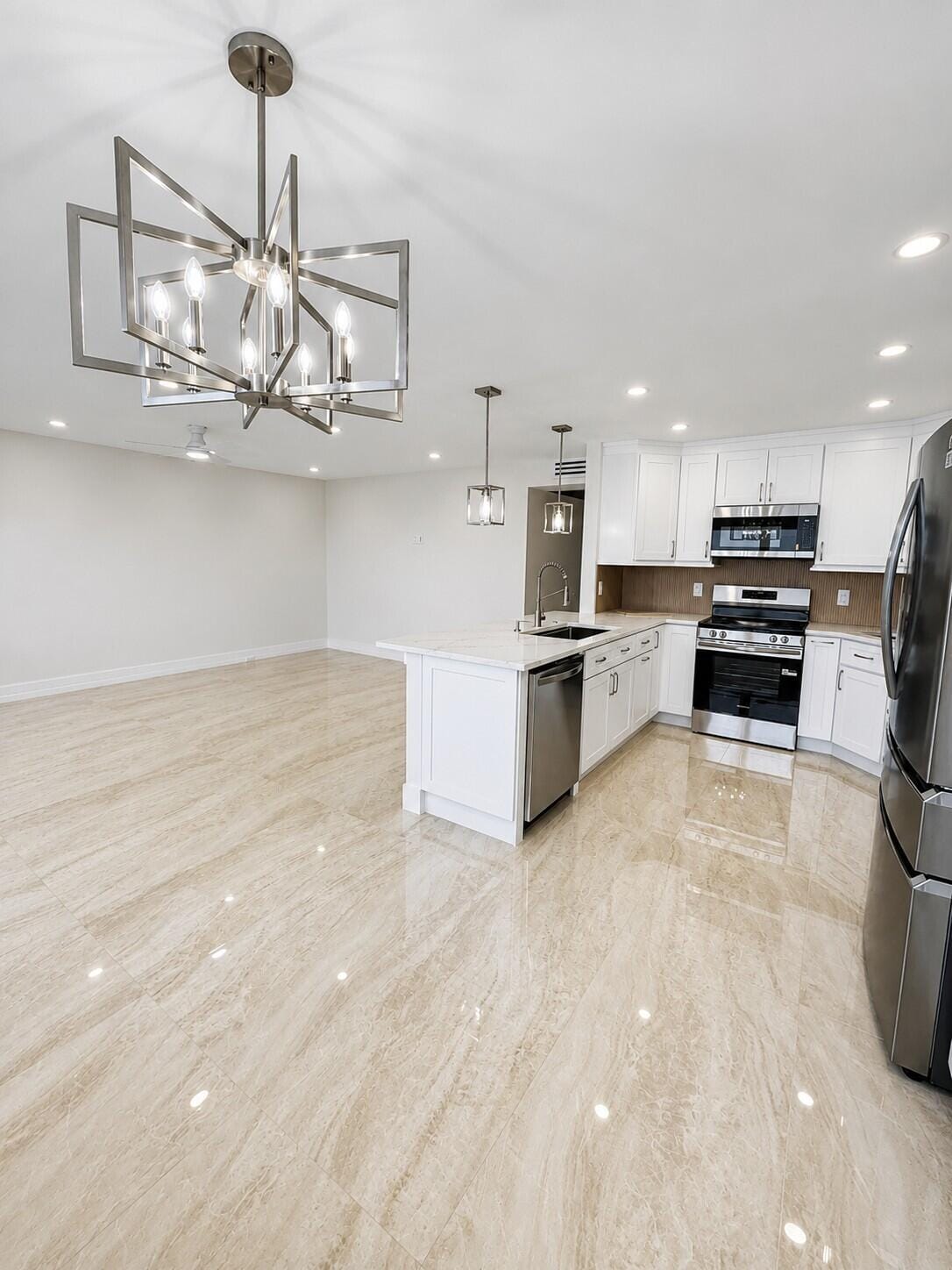 4047 Ainslie C 4047 — photo 5