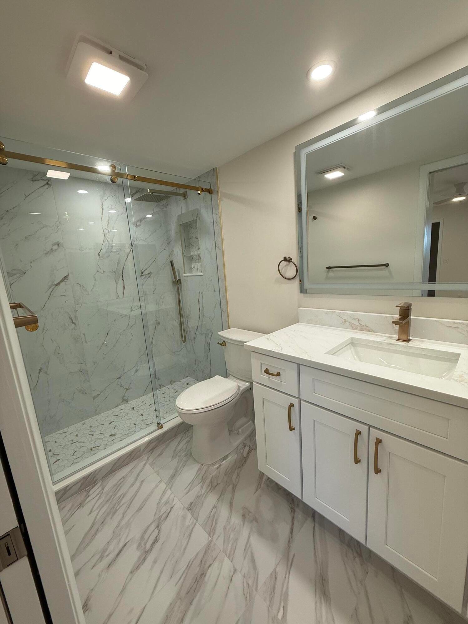 4047 Ainslie C 4047 — photo 8