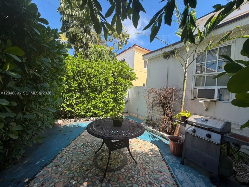 655 85th Street — photo 3