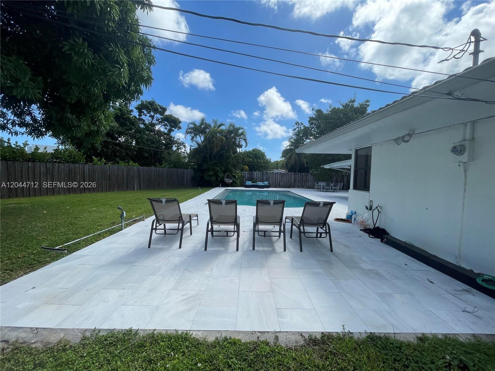 2115 Alamanda Drive — photo 2