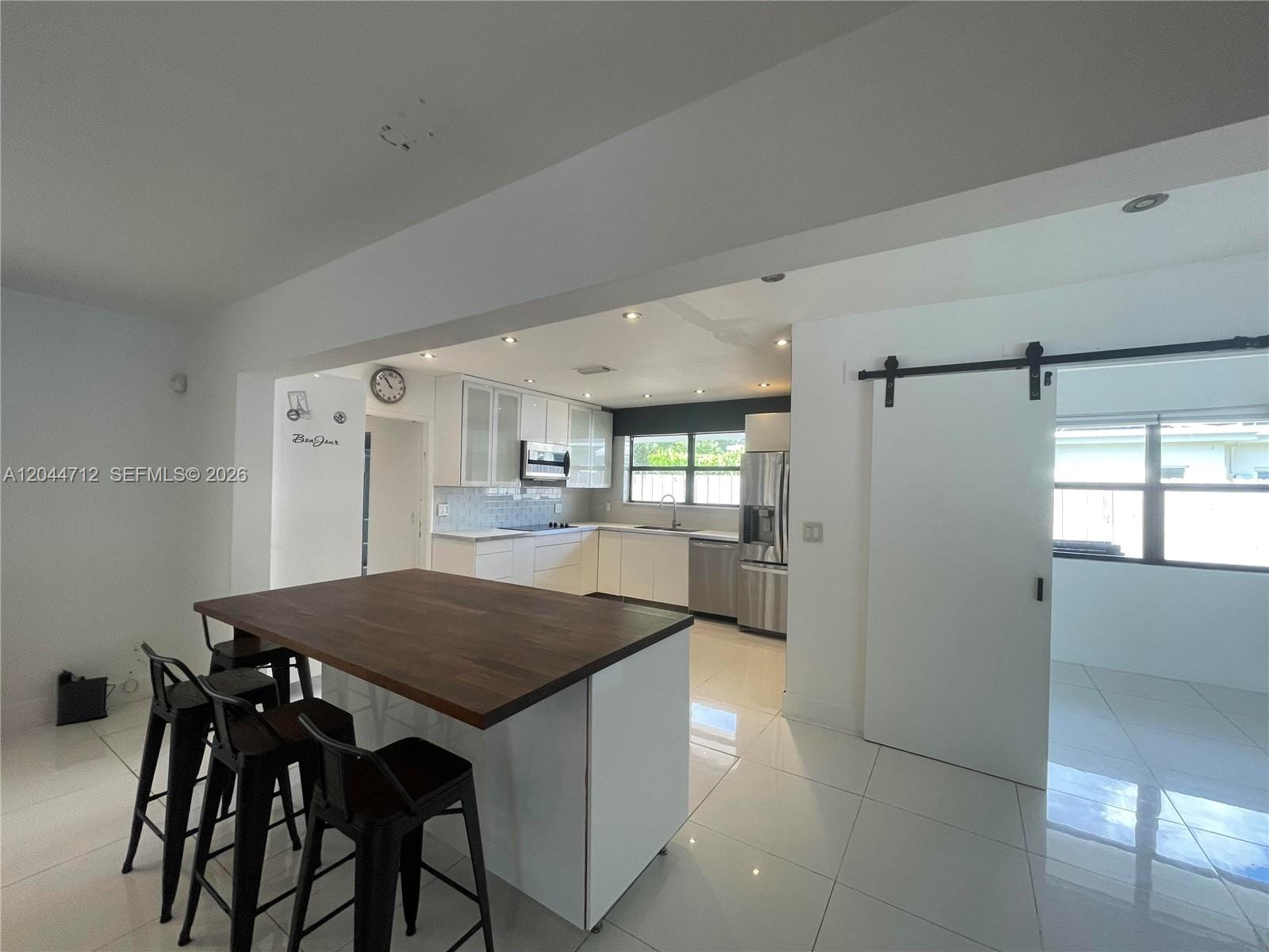 2115 Alamanda Drive — photo 11
