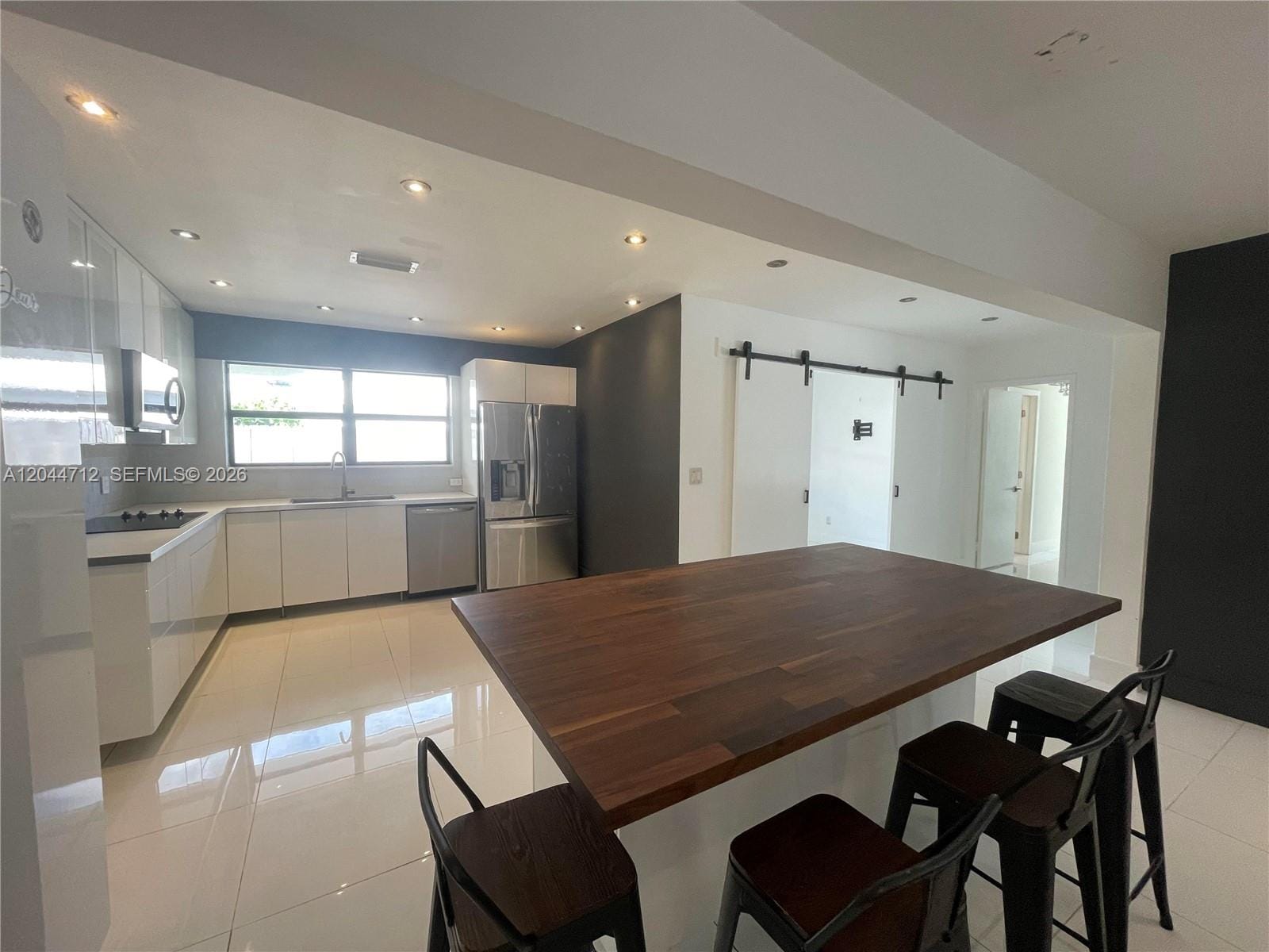 2115 Alamanda Drive — photo 12