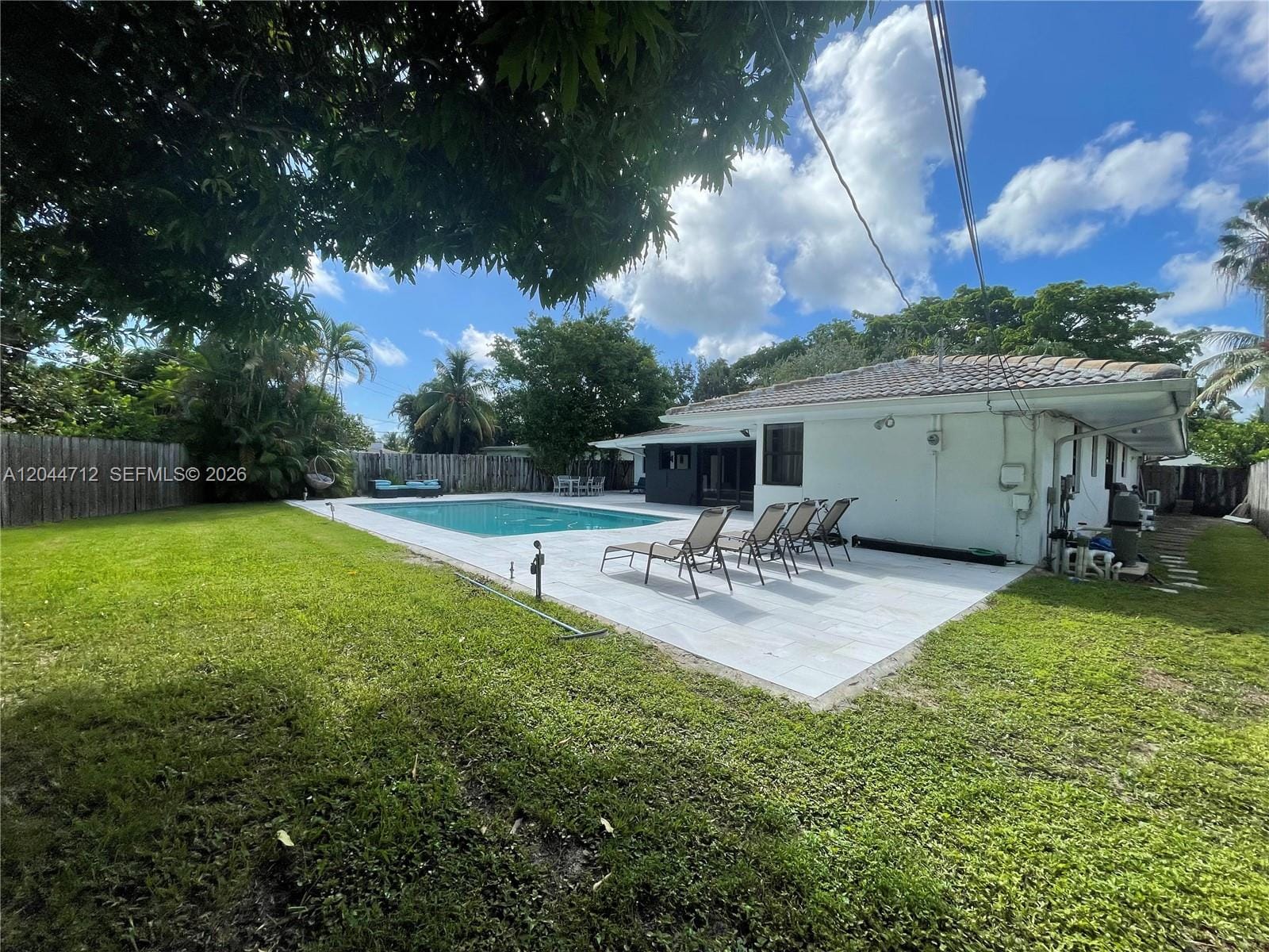 2115 Alamanda Drive — photo 3