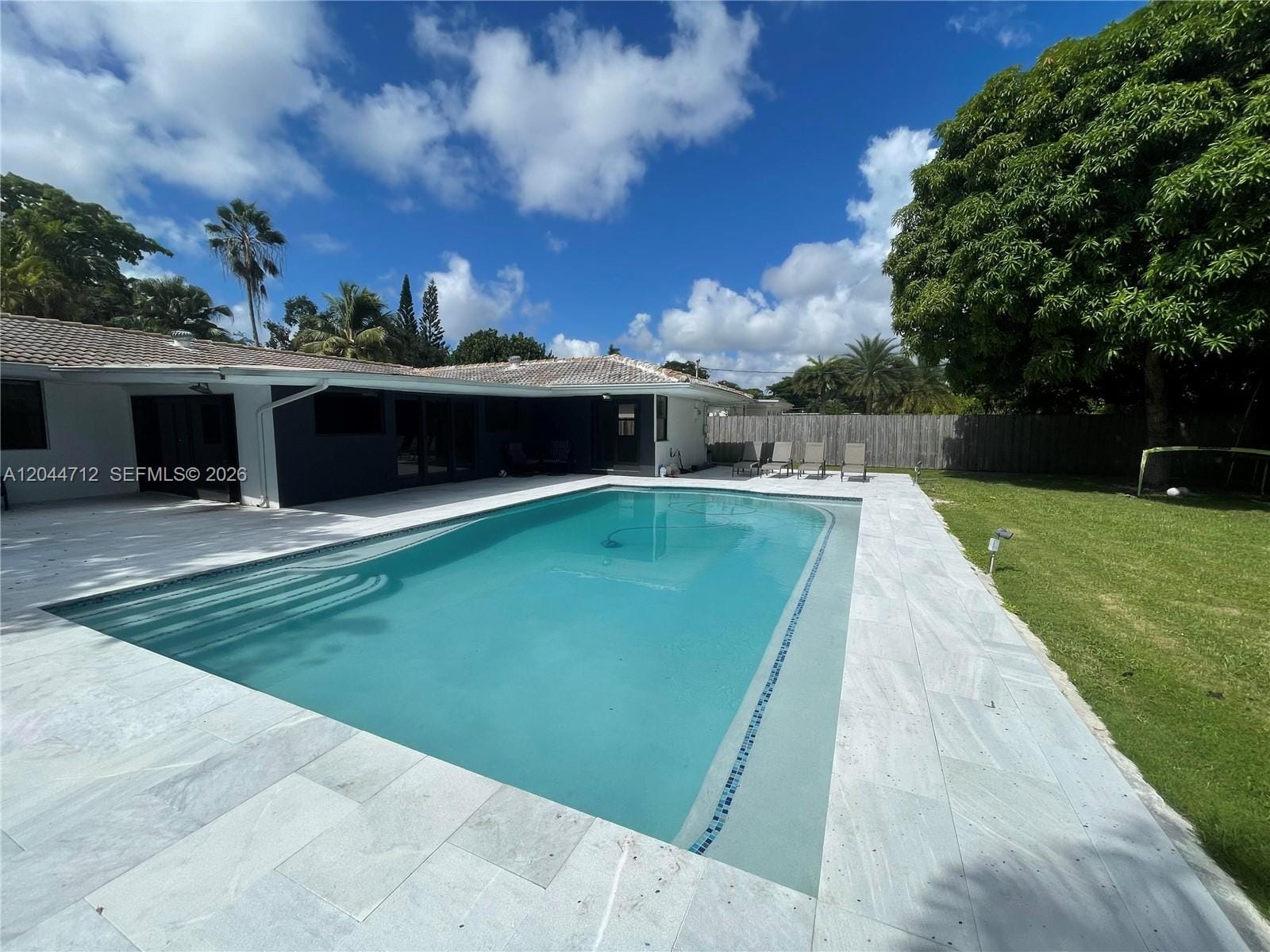2115 Alamanda Drive — photo 4